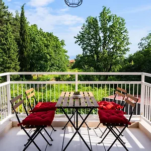 Lumos - Free Private Parking Apartman